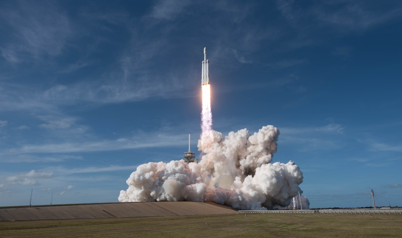 SpaceX Falcon Heavy first launch