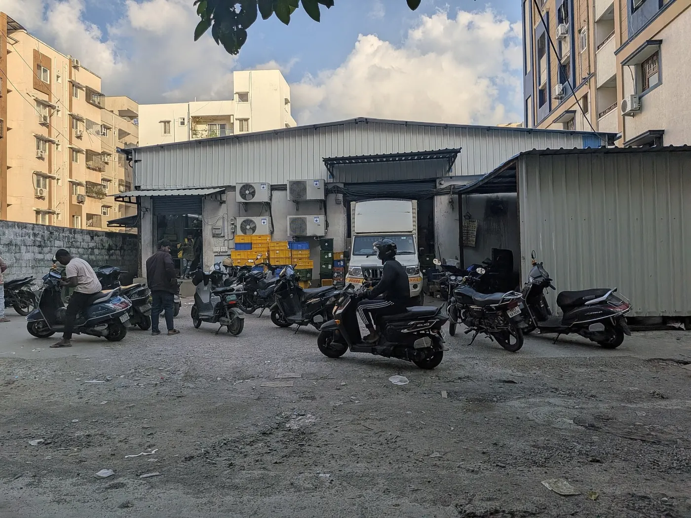 Blinkit warehouse facility in Hitech City, Hyderabad (Wikimedia Commons, see Commons page, credit: unknown)