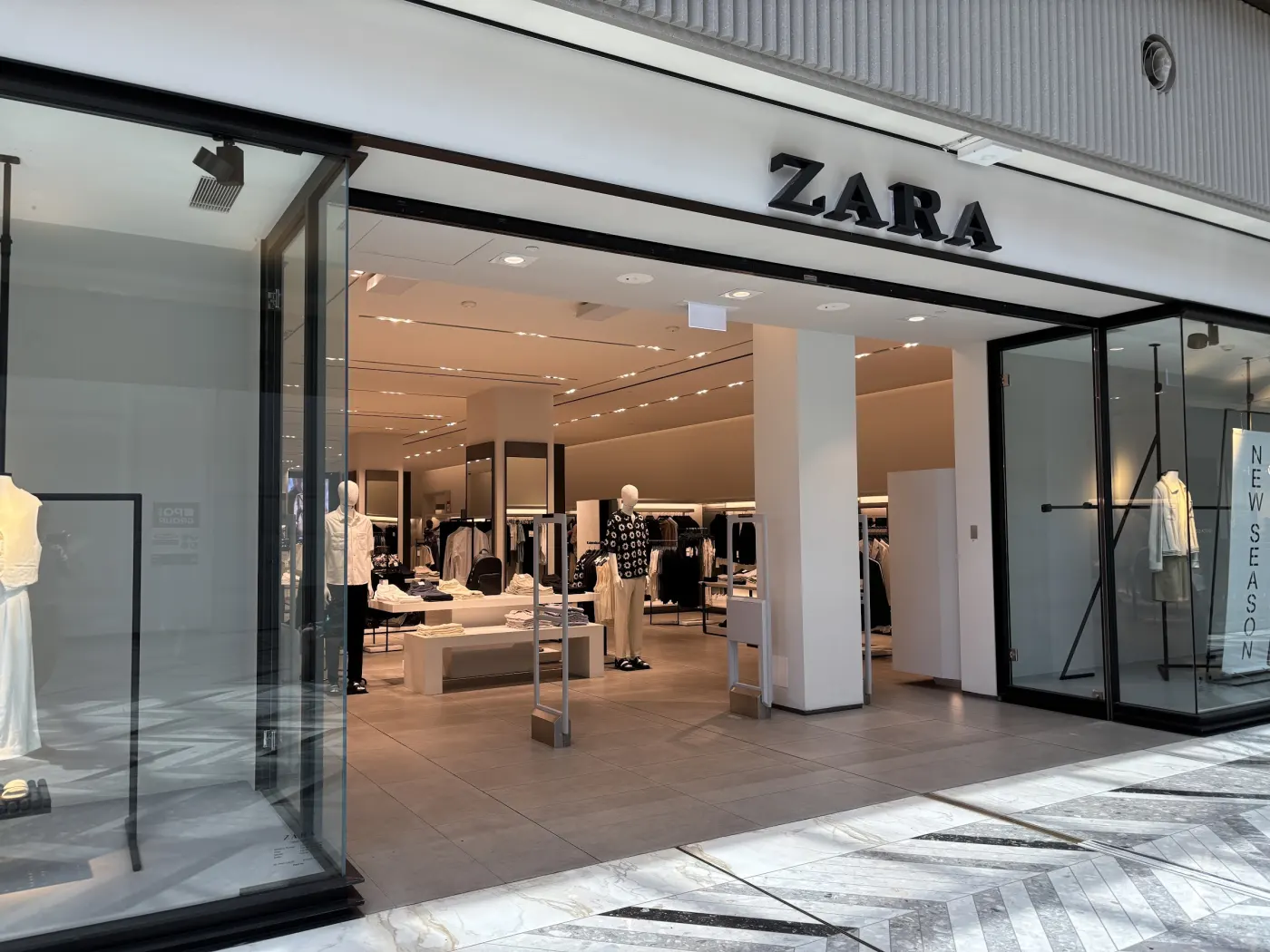 Zara storefront exterior