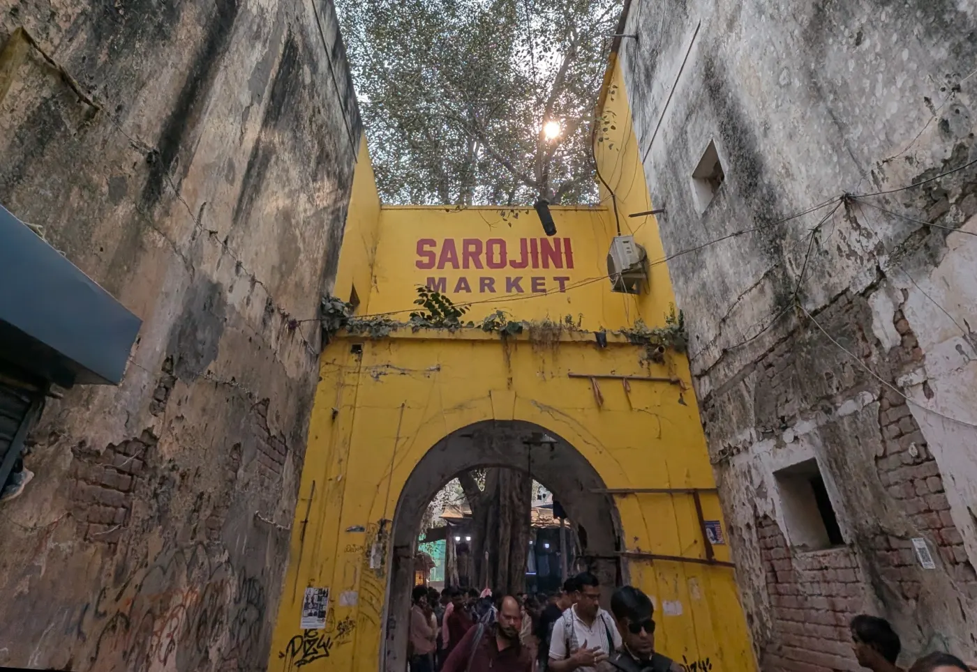 Sarojini Nagar Market in Delhi (Wikimedia Commons, CC BY-SA 4.0)