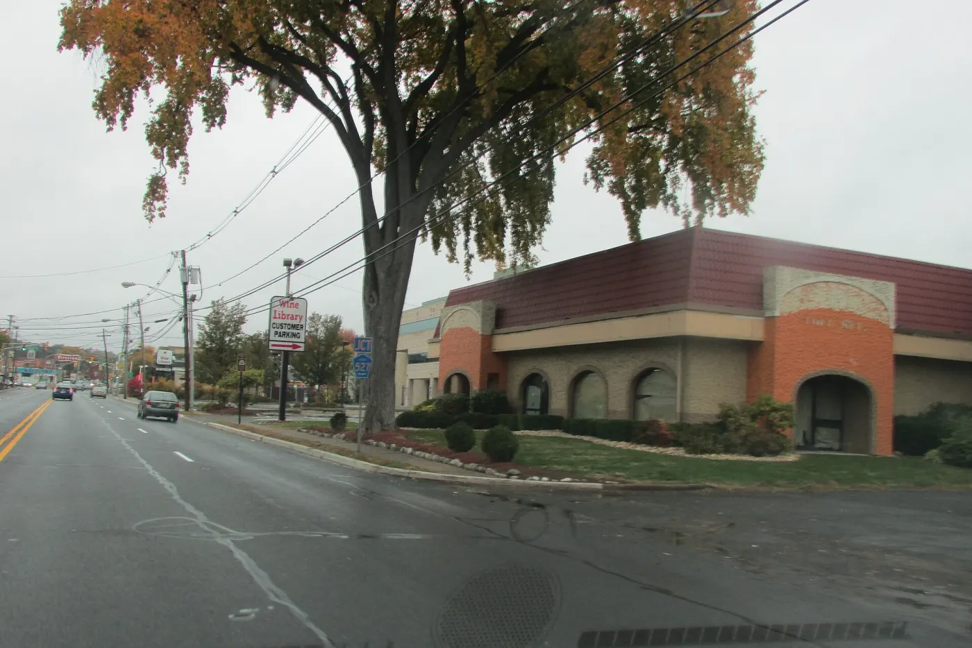 Springfield, New Jersey, home of Wine Library (Wikimedia Commons, credit needed)