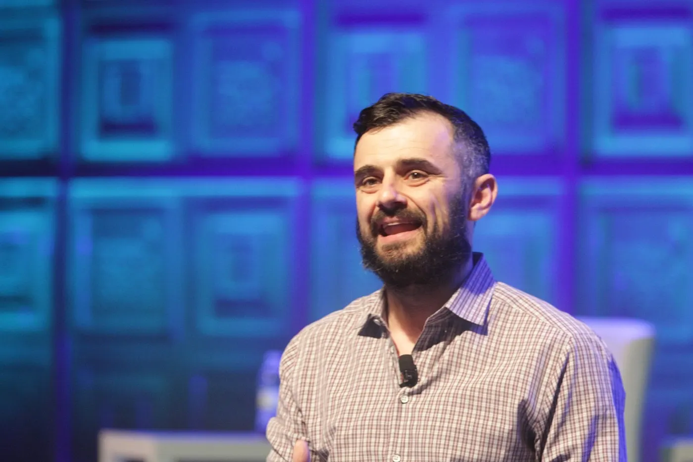 Gary Vaynerchuk on stage (Wikimedia Commons, credit needed)
