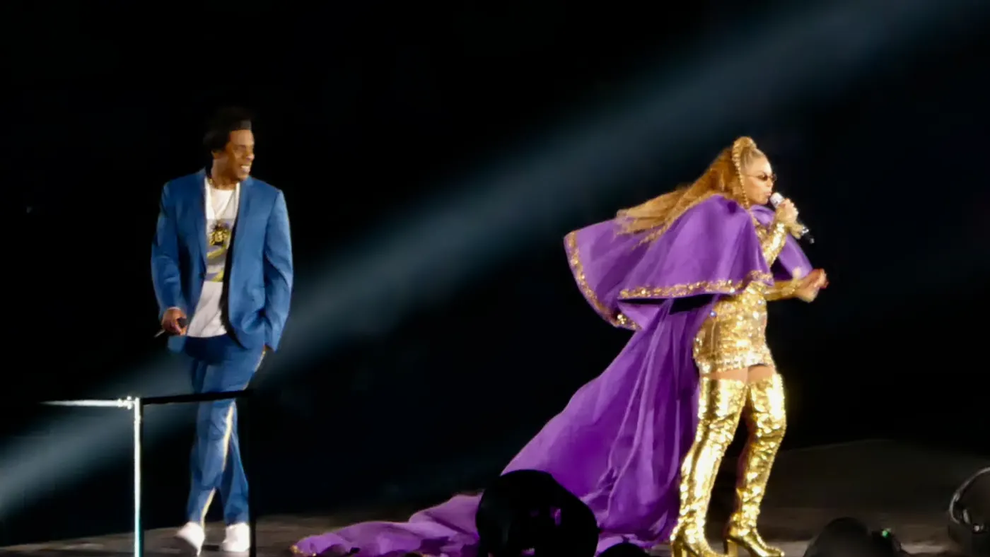 Performing with Beyoncé in a purple gown