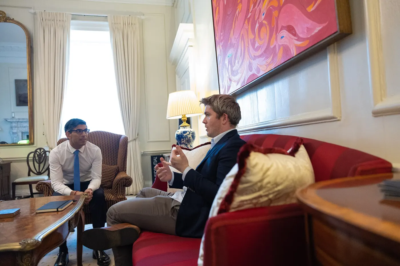 Formal rooms and leadership context