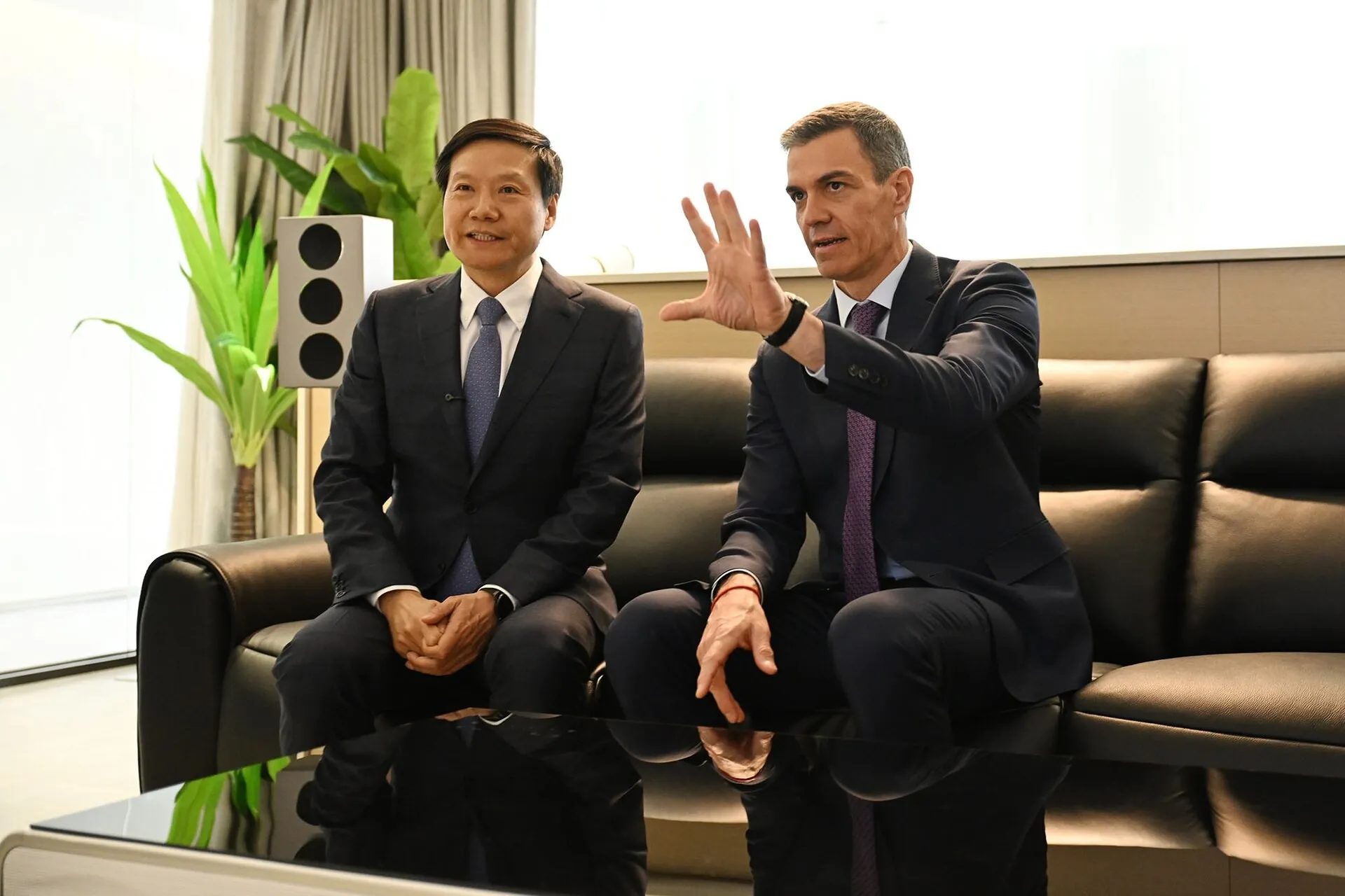 Lei Jun meets Spanish Prime Minister Pedro Sanchez, 2026 (Wikimedia Commons, credit needed)