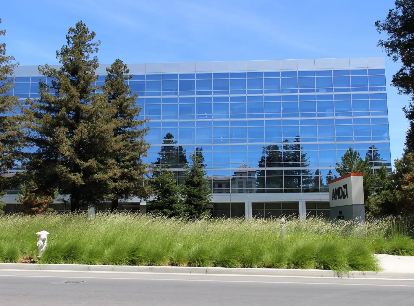 AMD's headquarters in Santa Clara, California (Wikimedia Commons, credit needed)