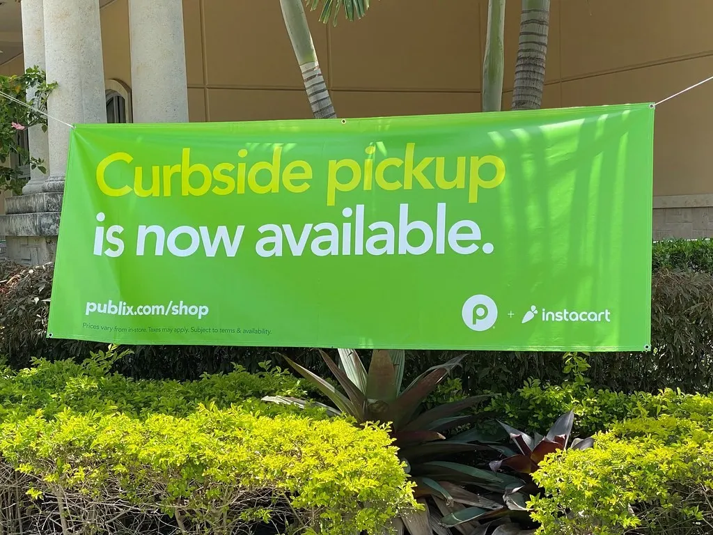 Instacart curbside pickup location at Publix in West Miami, illustrating the service’s retail partnership. (Flickr via Openverse, License: by 2.0, credit: Phillip Pessar)