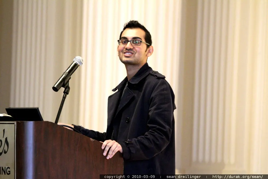 Neil Patel presenting five social media discovery tools (Flickr via Openverse, by‑nc‑sa 2.0, sean dreilinger)
