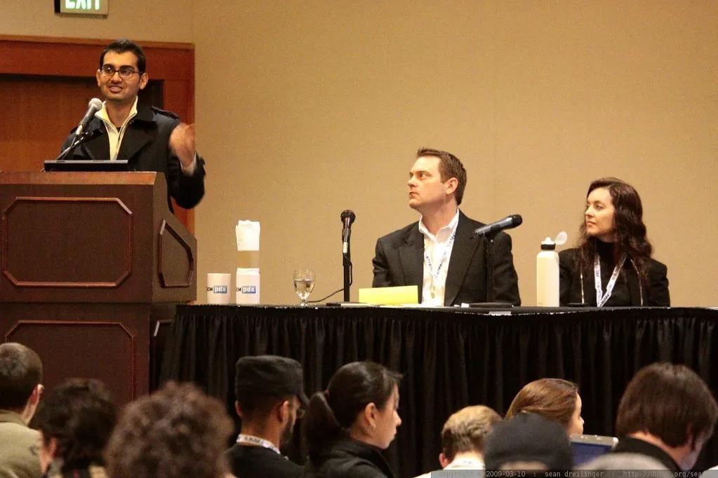 Neil Patel on stage during the Sleazy Linkbait panel, SearchFest 2009 (Flickr via Openverse, by‑nc‑sa 2.0, sean dreilinger)