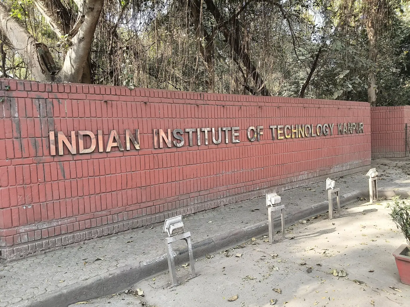 IIT Kanpur entrance wall and lettering