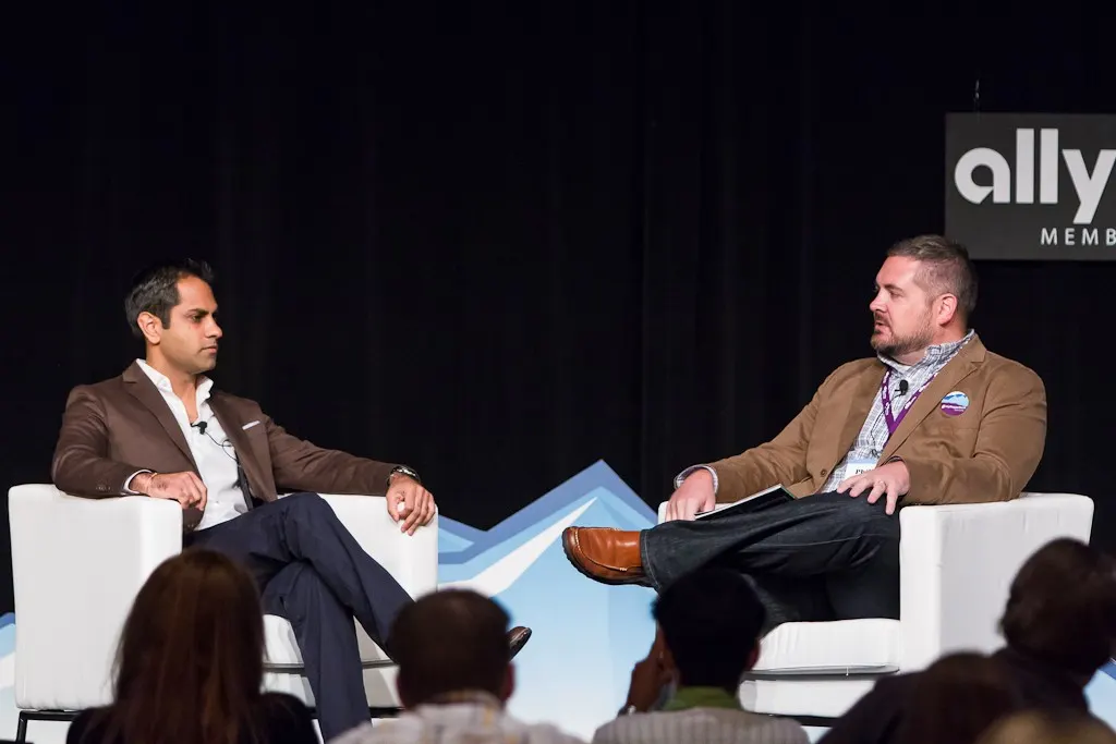 Ramit Sethi on stage, 2012 (Wikimedia Commons, credit needed)
