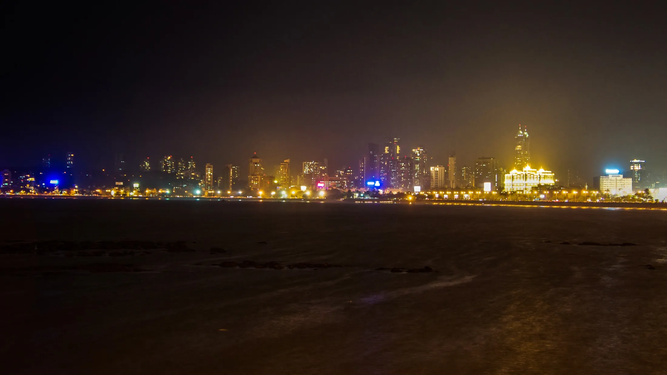 Mumbai skyline at Marine Drive, the city where Ranveer grew up (Wikimedia Commons, CC BY-SA 4.0)