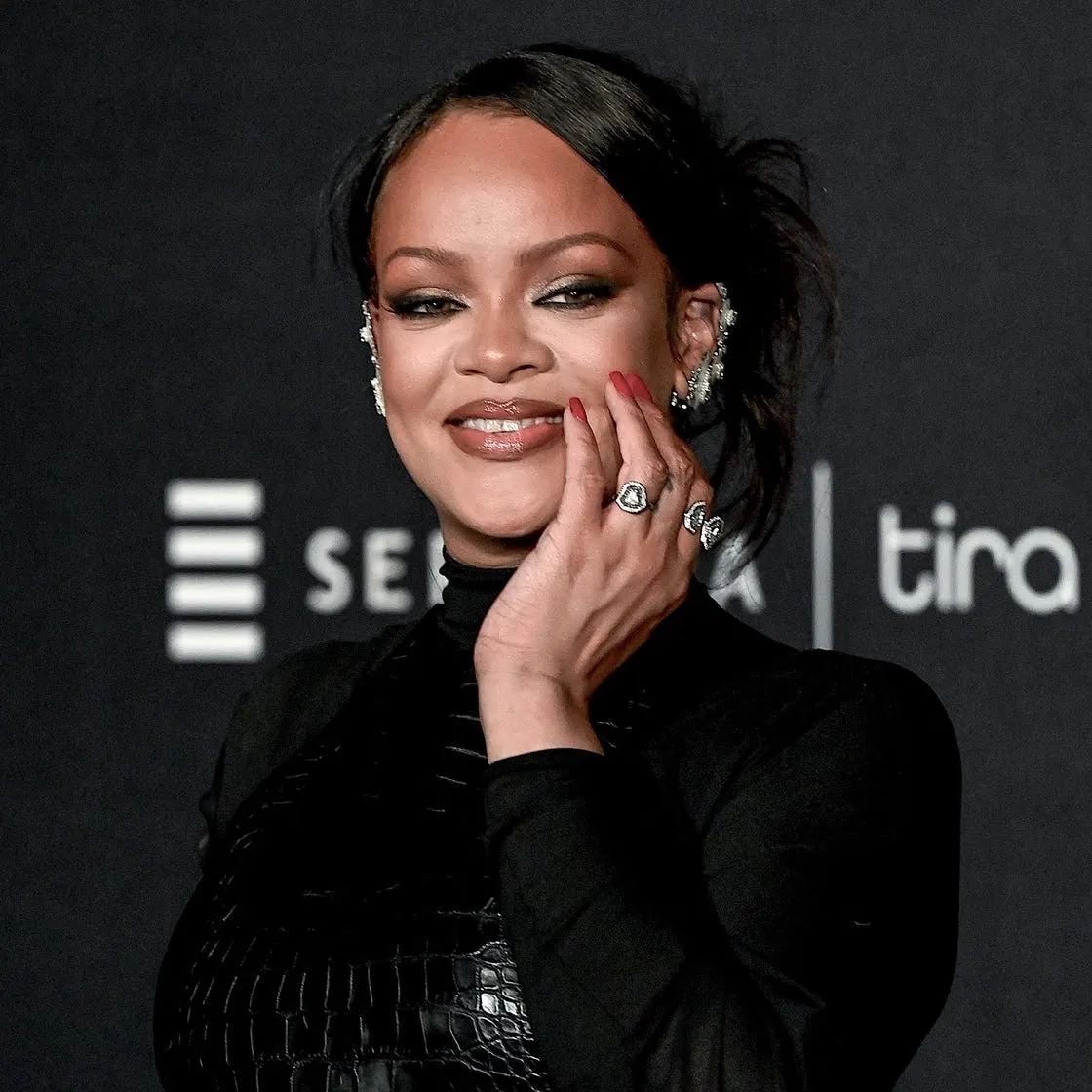 Black outfit, hand at cheek, Sephora and Tira event wall