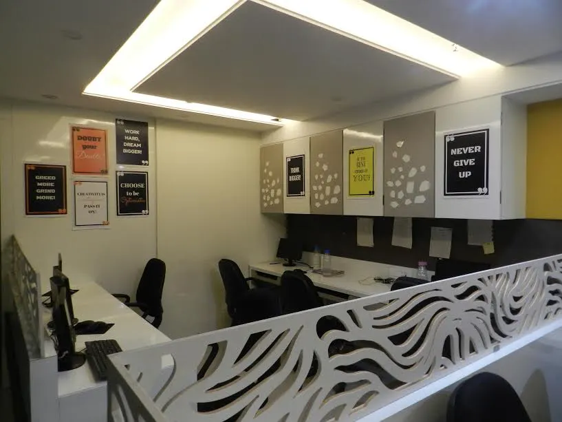 Motivational coworking desks and quote walls