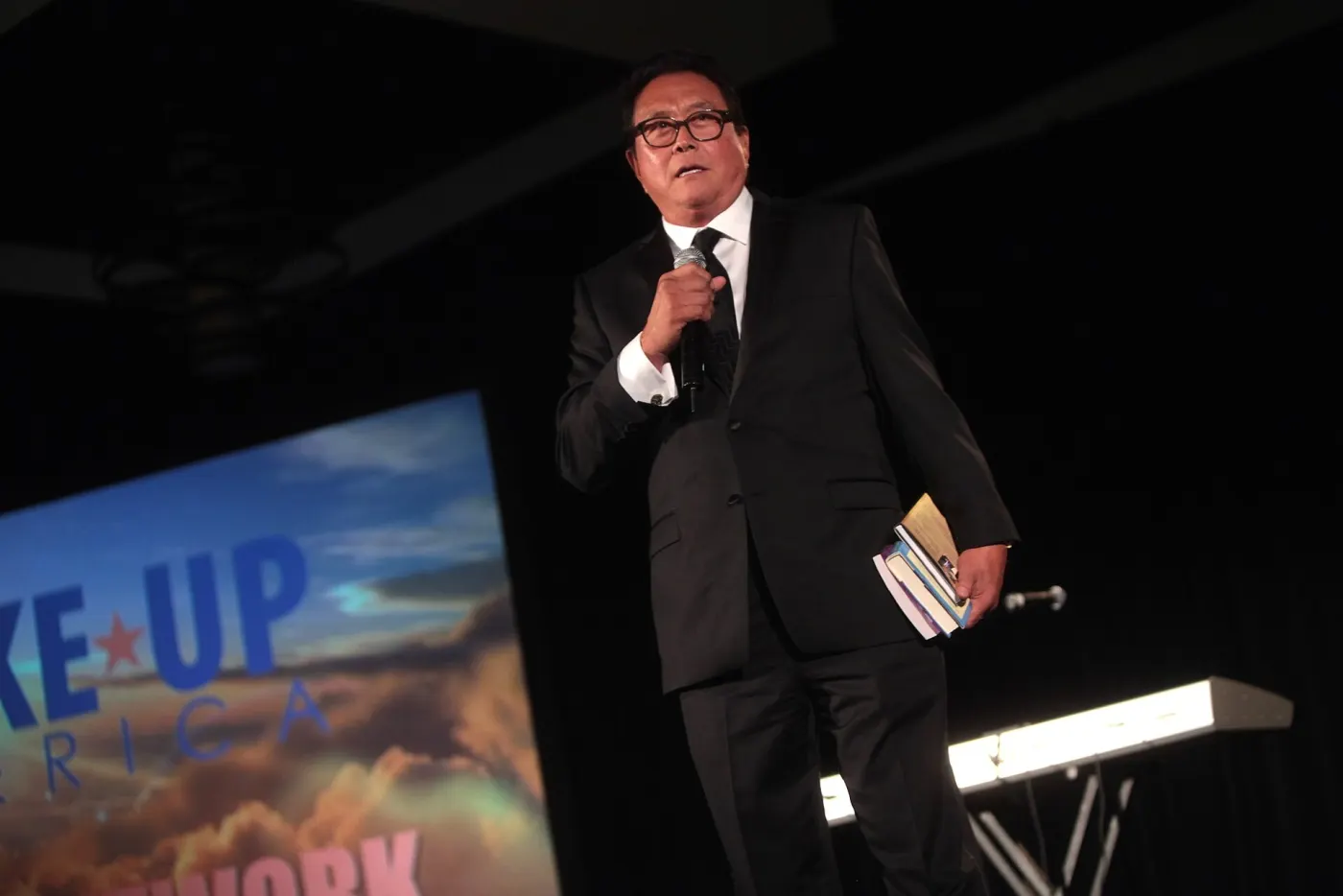 Robert Kiyosaki at an event (Wikimedia Commons, credit needed)