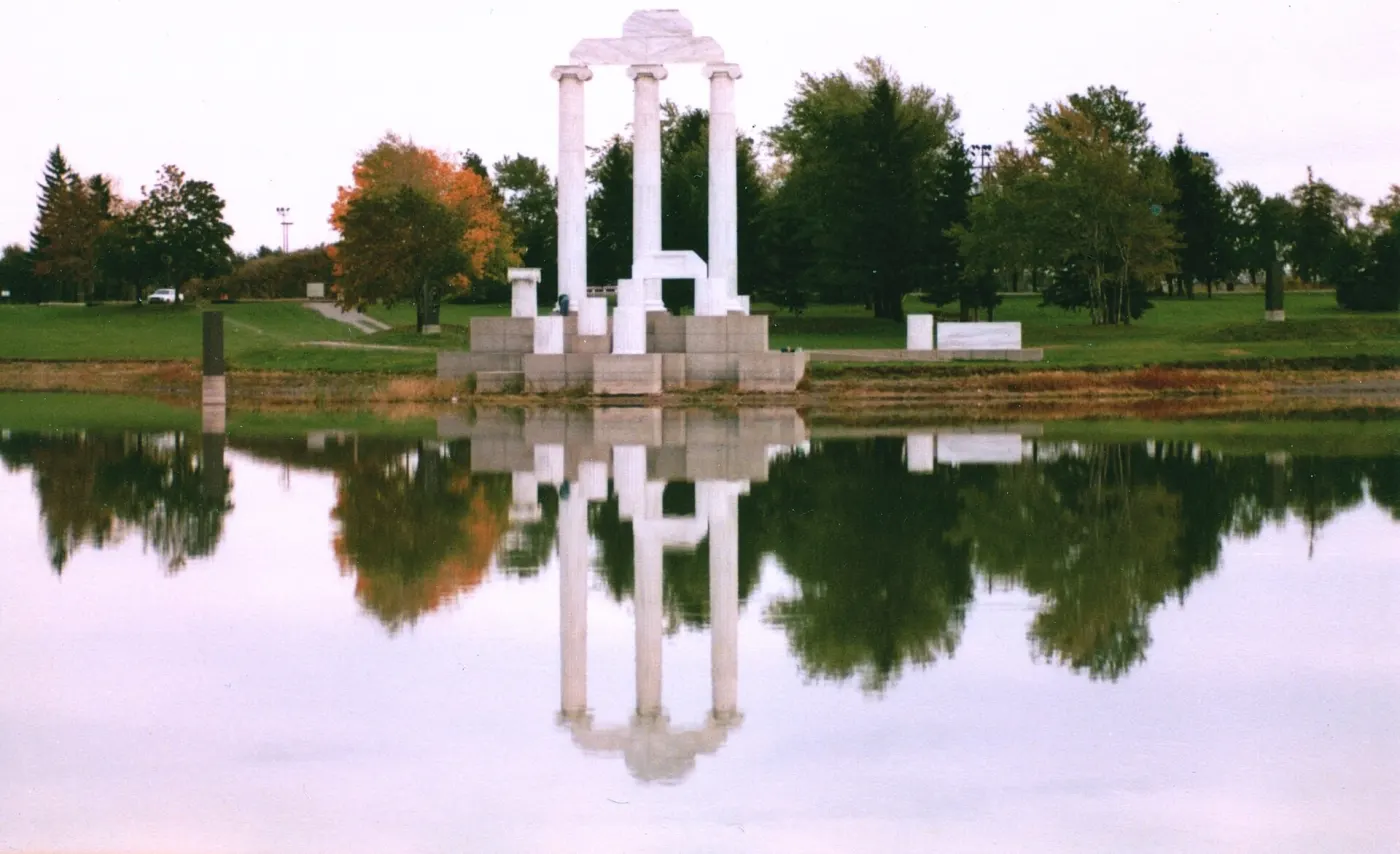 The University at Buffalo, where Robin earned his master's degree (Wikimedia Commons, credit needed)
