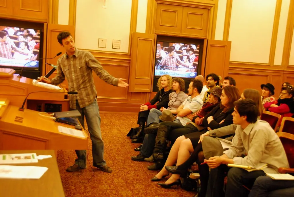 Interview with Ryan Holiday at American Apparel, photo 166. (Flickr via Openverse, by-nc-nd 2.0, credit: Steve Rhodes)