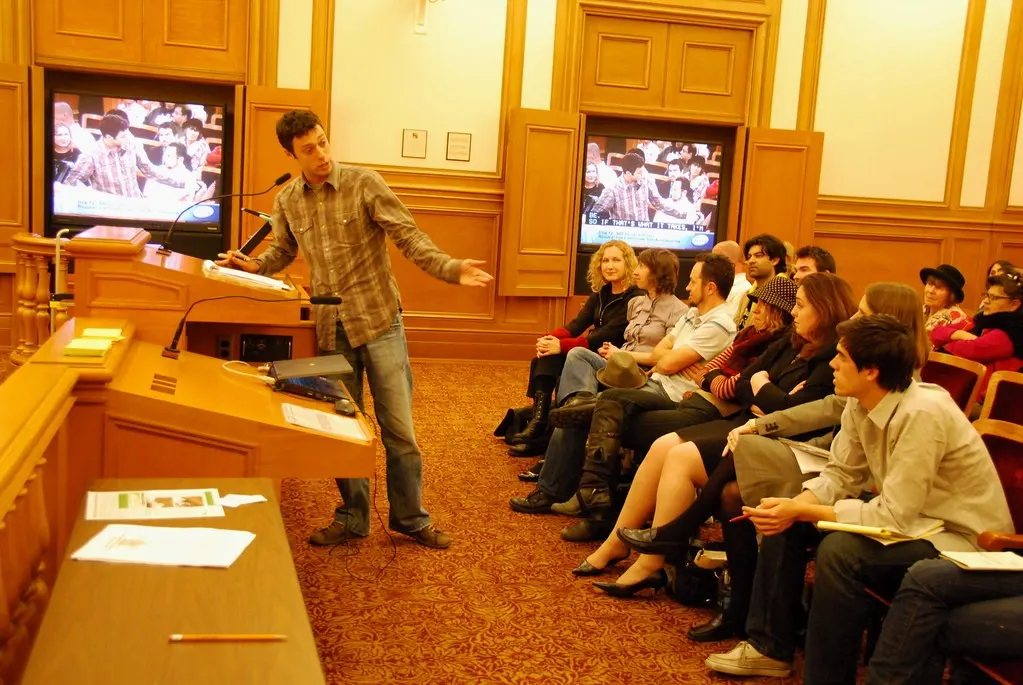 Interview with Ryan Holiday at American Apparel, photo 167. (Flickr via Openverse, by-nc-nd 2.0, credit: Steve Rhodes)
